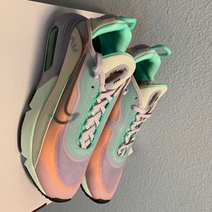 Women Athletics Nike 2090